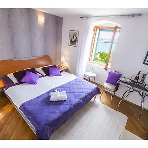 Sunny Promenade Apartment Split